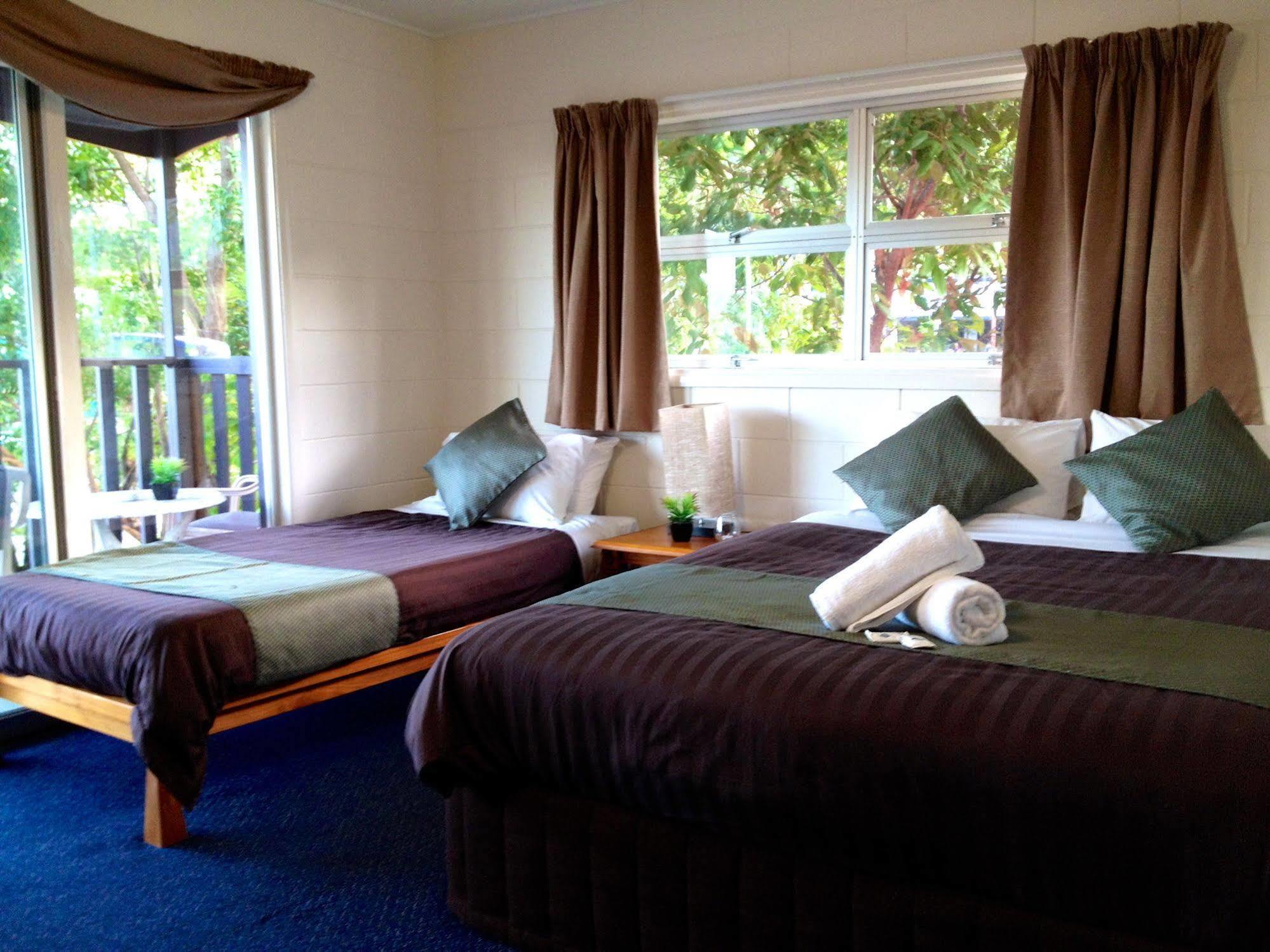 شاطئ إيرلي Colonial Court Beachfront Motel & Holiday Stay المظهر الخارجي الصورة