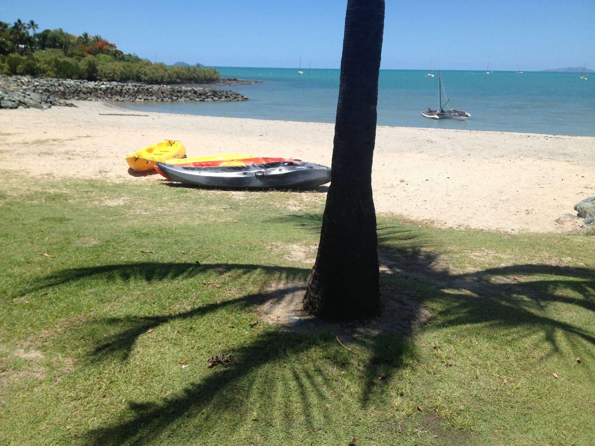 شاطئ إيرلي Colonial Court Beachfront Motel & Holiday Stay المظهر الخارجي الصورة