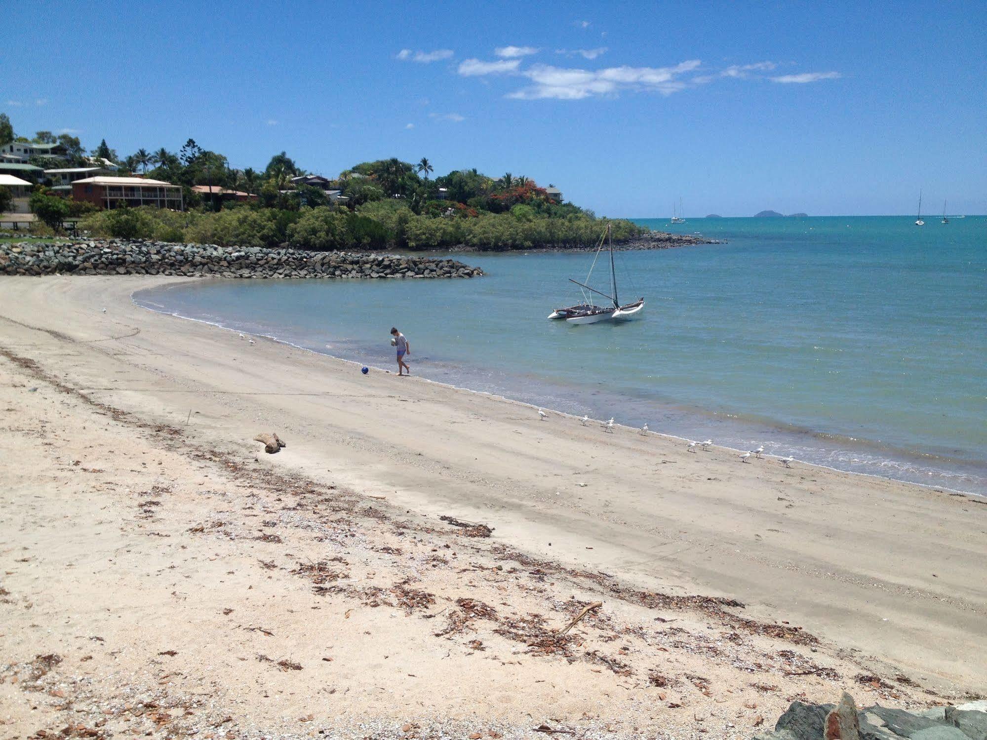 شاطئ إيرلي Colonial Court Beachfront Motel & Holiday Stay المظهر الخارجي الصورة